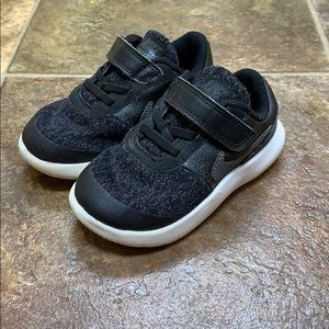 Nike Toddler Tennis Shoe